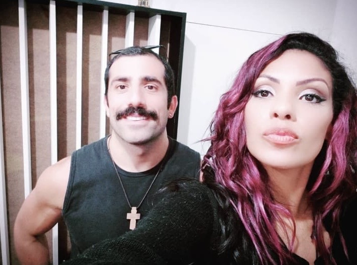 Aline Fenny, professora de canto e vocal coach, com o aluno e ator Kaysar Dadour